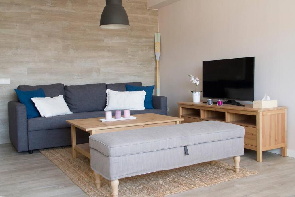 Lloret De Mar - Beachside Apartment - Free Parking - Limited Size Car エクステリア 写真